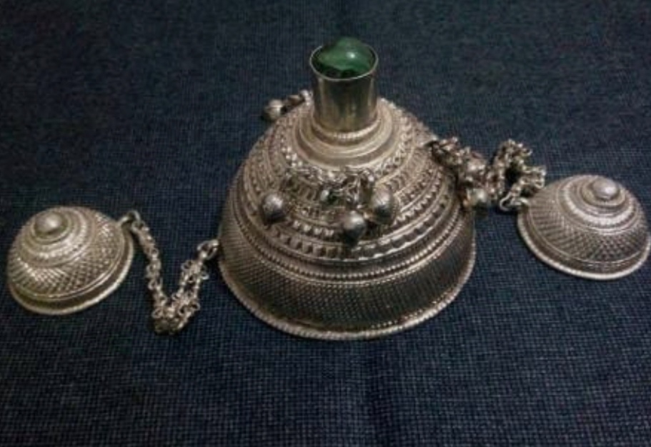 The Story of Beauty and Adornments: Chak