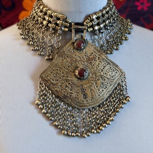 कश्मीरी पारंपरिक हार:श्रृंगार और आभूषण की कहानी