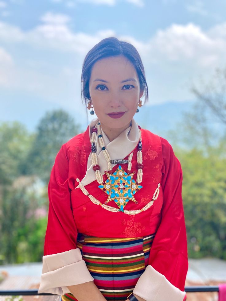 Laksari “7 Stunning Reasons to Love Laksari Gold Earrings – A Cherished Symbol of Indian Tradition”