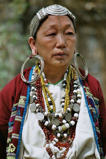 लारिन “10 Stunning Facts About Larin Earrings of the Apatani Tribe – A Timeless Cultural Treasure”
