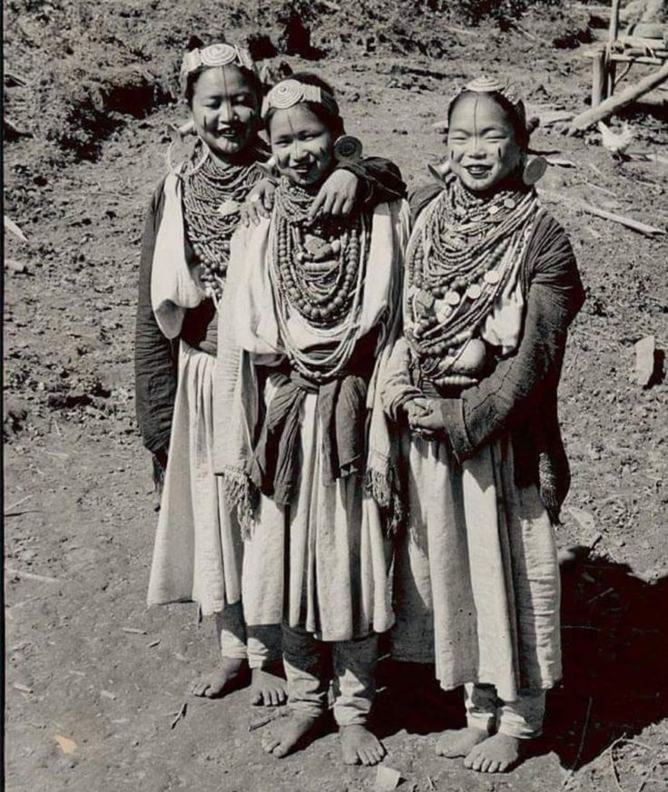 Lencchi “Lencchi: 7 Exquisite Secrets Behind the Aka Tribe’s Crown-Like Head Ornament”